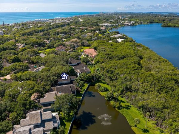 220 S Peppertree Drive, Vero Beach, FL 32963
