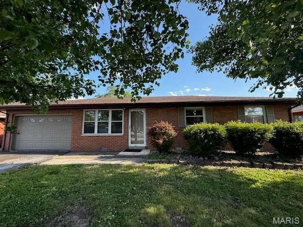 4 Fontainebleau Drive , Granite City, IL 62040