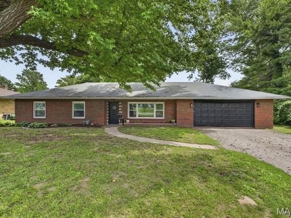 2404 Vandalia Street , Collinsville, IL 62234