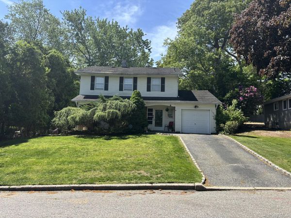4 Deepdale , Rocky Point, NY 11778