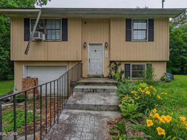 3300 Kendallmac Lane, Knoxville, TN 37931