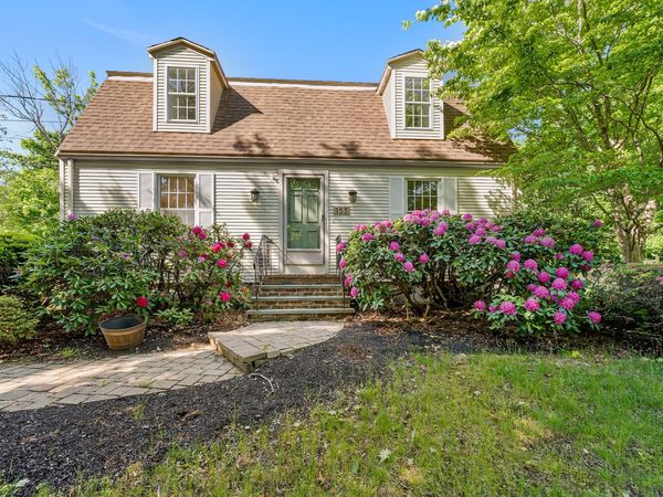 153 High St, Topsfield, MA 01983