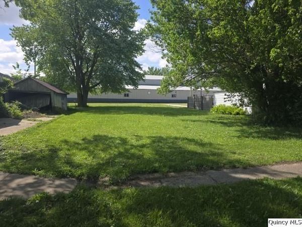 140 W 1st Street , Dallas City, IL 62330
