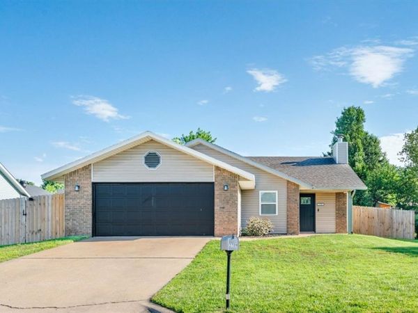 2709 W Beech Street , Rogers, AR 72756