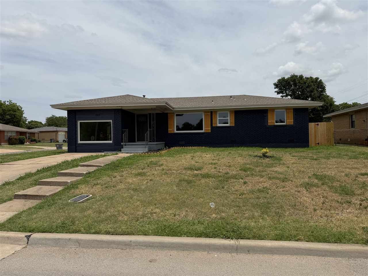 207 NW 40th St, Lawton, OK 73505 Main Photo