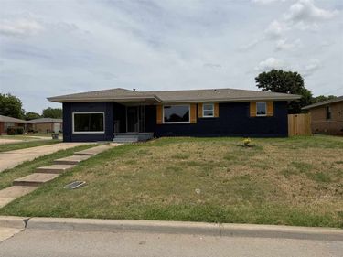 207 NW 40th St, Lawton, OK 73505