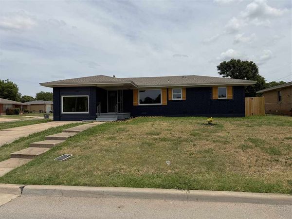 207 NW 40th St, Lawton, OK 73505