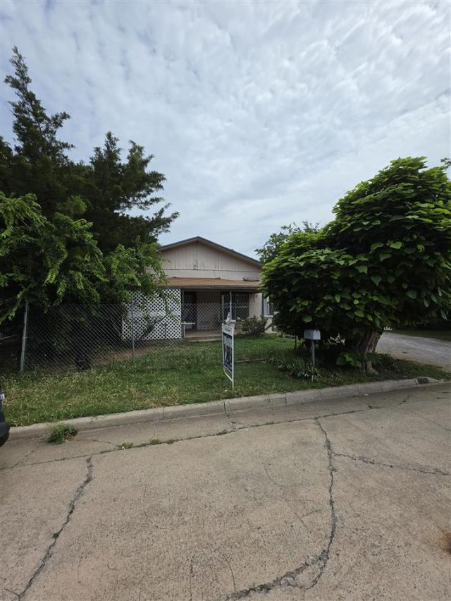 1709 NW Baldwin Ave, Lawton, OK 73507 Main Photo