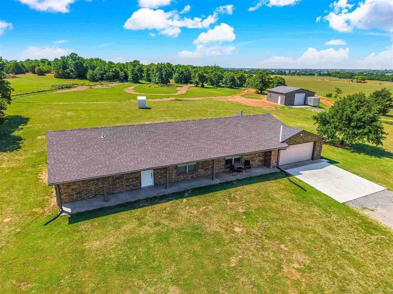 20077 NE Wolf Rd, Fletcher, OK 73541 Main Photo