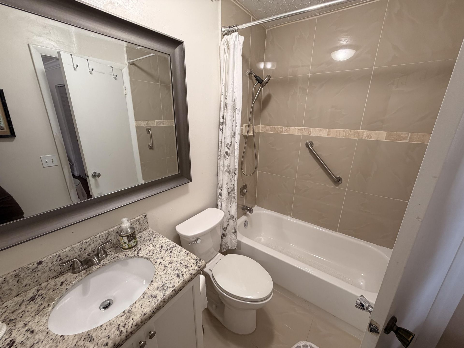 569 Normandy L, Delray Beach, FL 33484 Photo