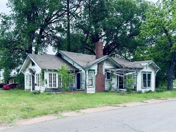 208 Texas Street, Sulphur Springs, TX 75482