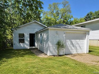 2840 Oldsmobile Avenue, Waterford Twp, MI 48328