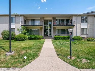 8657 Kennedy Circle , Warren, MI 48093