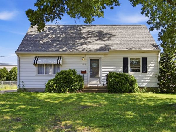 1524 48th Street NE, Cedar Rapids, IA 52402