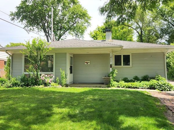 193 E DENNIS Road, Wheeling, IL 60090