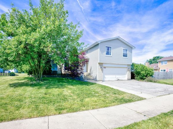 649 Hiawatha Drive, Carol Stream, IL 60188