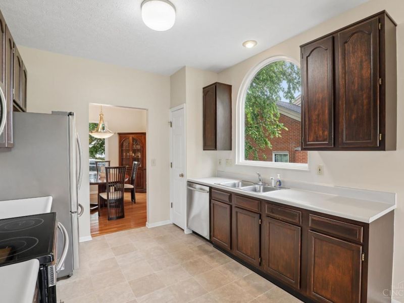 216 Breezy Vista, Reading, OH 45215 Photo 13