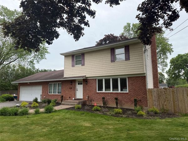 18 Amalia Lane , Commack, NY 11725
