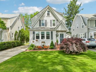 5 Bluebell Court Garden City, NY 11530