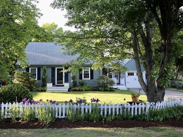 86 Taunton St, Lakeville, MA 02347