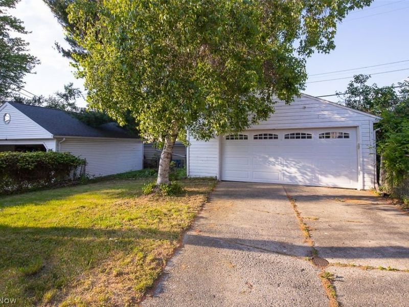 6602 Brownfield Drive, Parma, OH 44129 Photo 32
