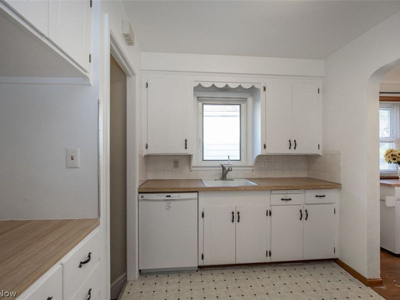 6602 Brownfield Drive, Parma, OH 44129 Photo 5