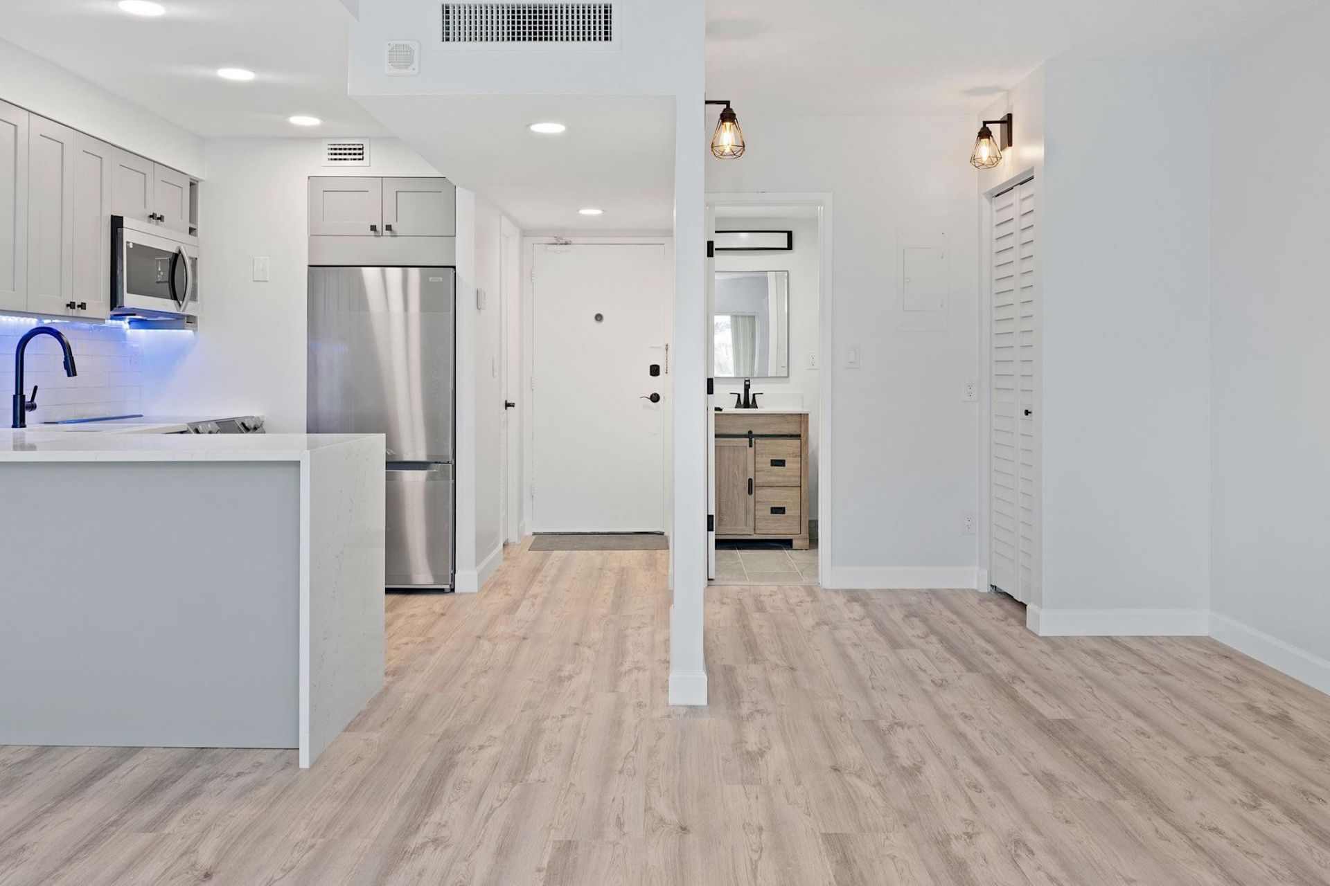 2900 NE 30th Street, Unit  5d, Fort Lauderdale, FL 33306 Photo