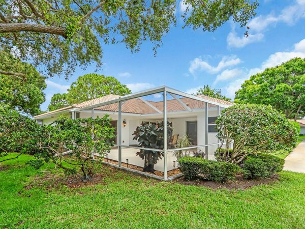7904 Chapman Oak Court, Palm Beach Gardens, FL 33410