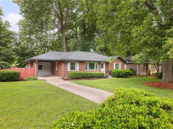 2605 Woodridge Drive, Decatur, GA 30033