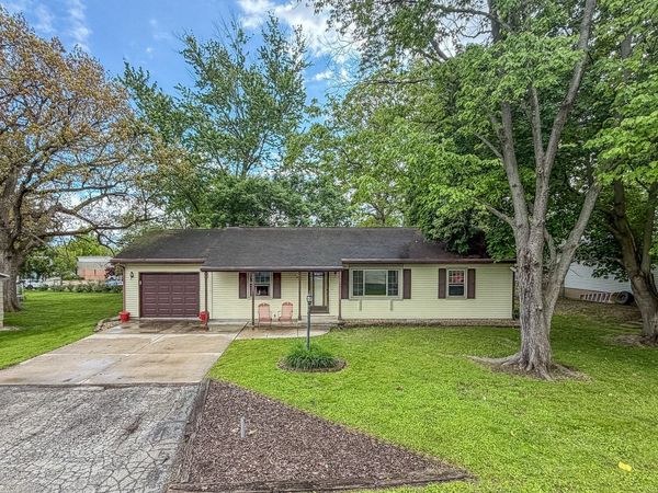 306 Willow Lane , Mahomet, IL 61853
