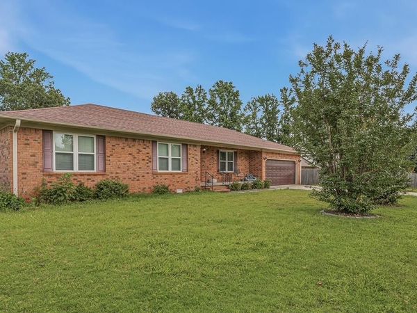 1303 Daniel Drive, Paragould, AR 72450