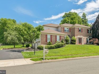 2042 COUNTRY CLUB DRIVE, DOYLESTOWN, PA 18901