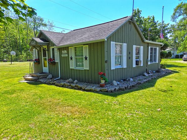 66205 94th Avenue, Dowagiac, MI 49047