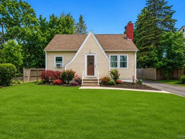 12 Mallar Avenue , Bay Shore, NY 11706