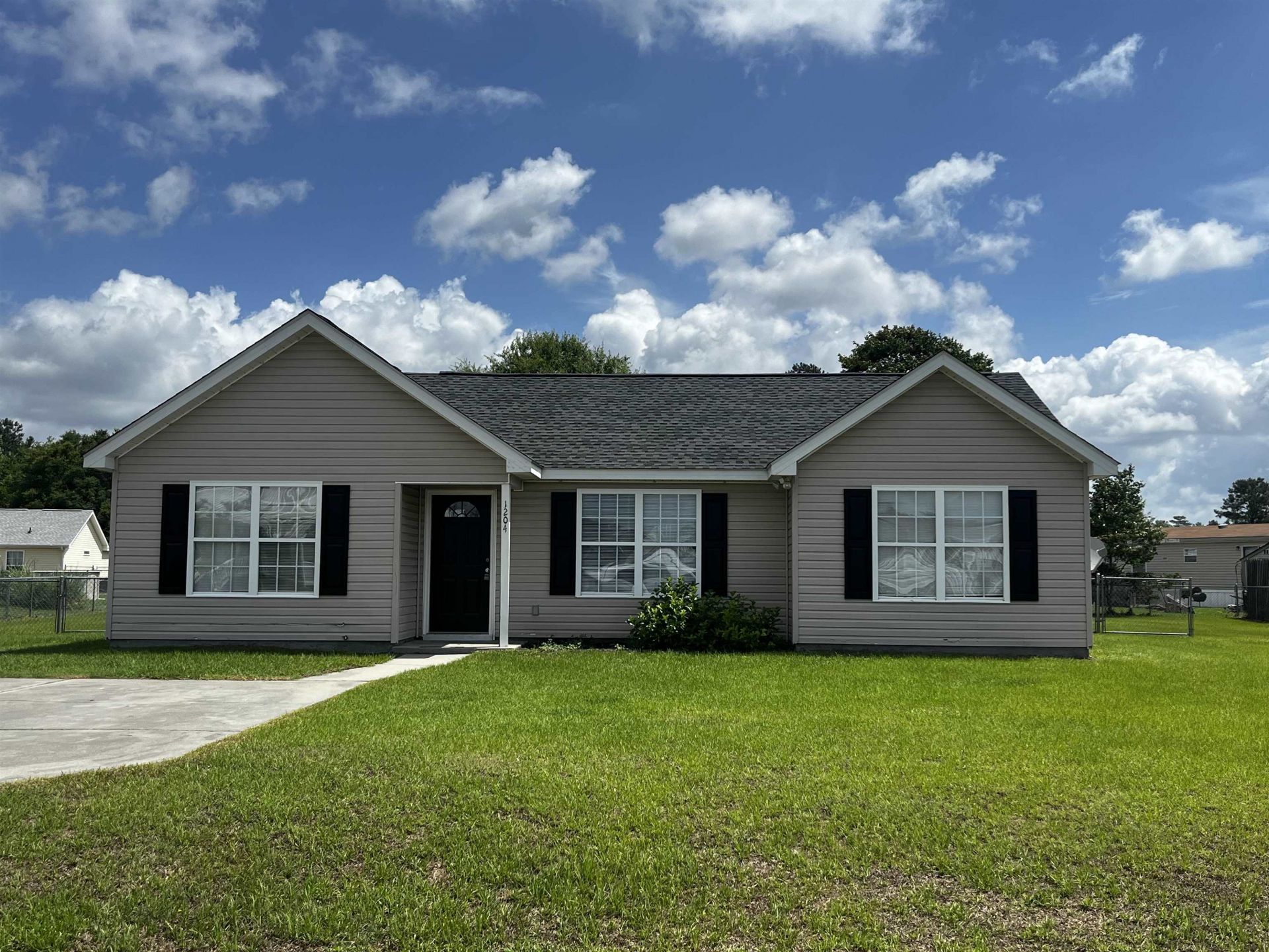 1204 Midvale Dr. Photo 2