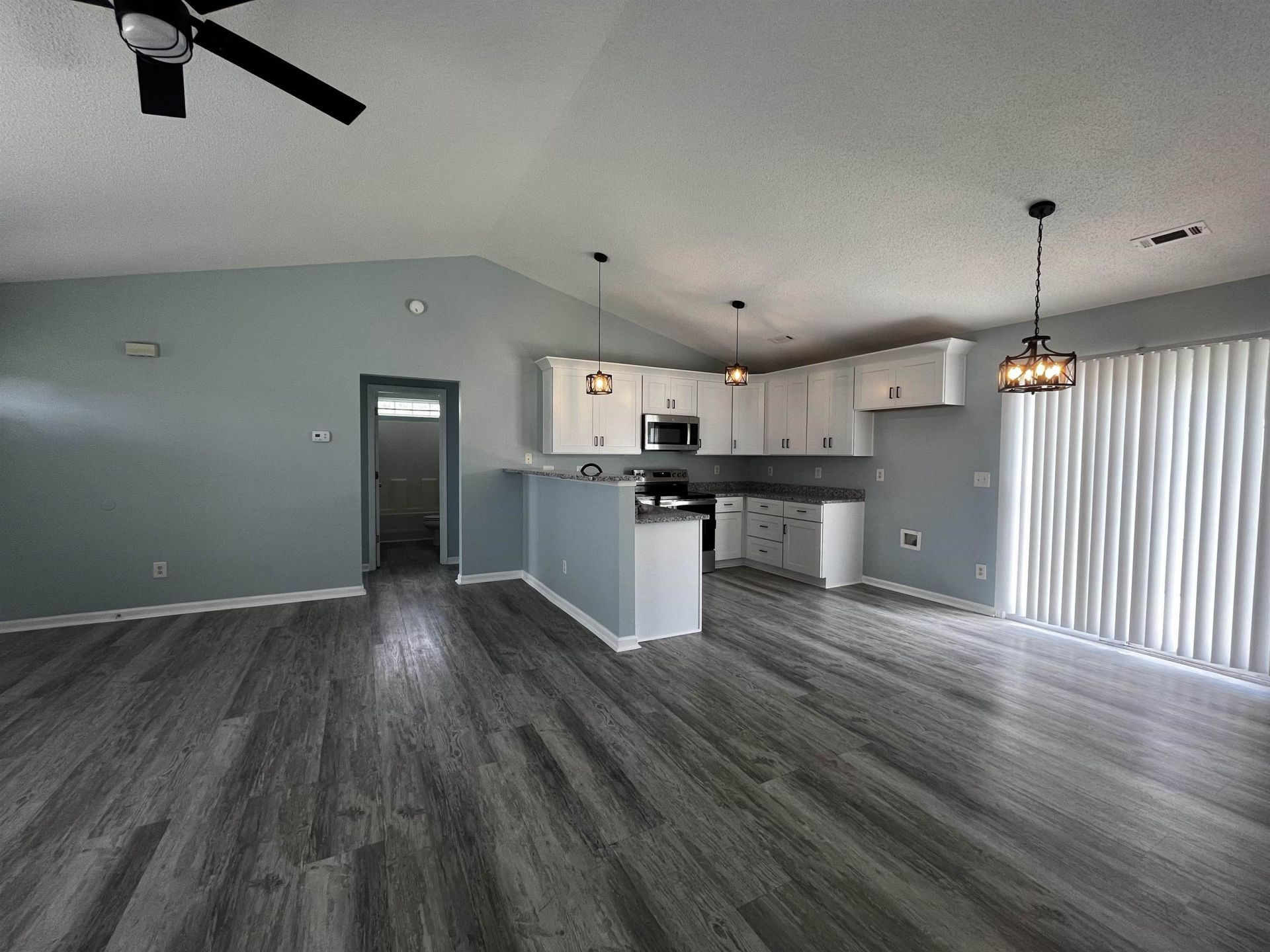 1204 Midvale Dr. Photo 3