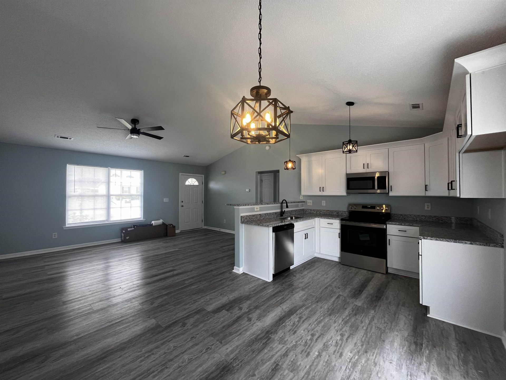 1204 Midvale Dr.  Photo 4