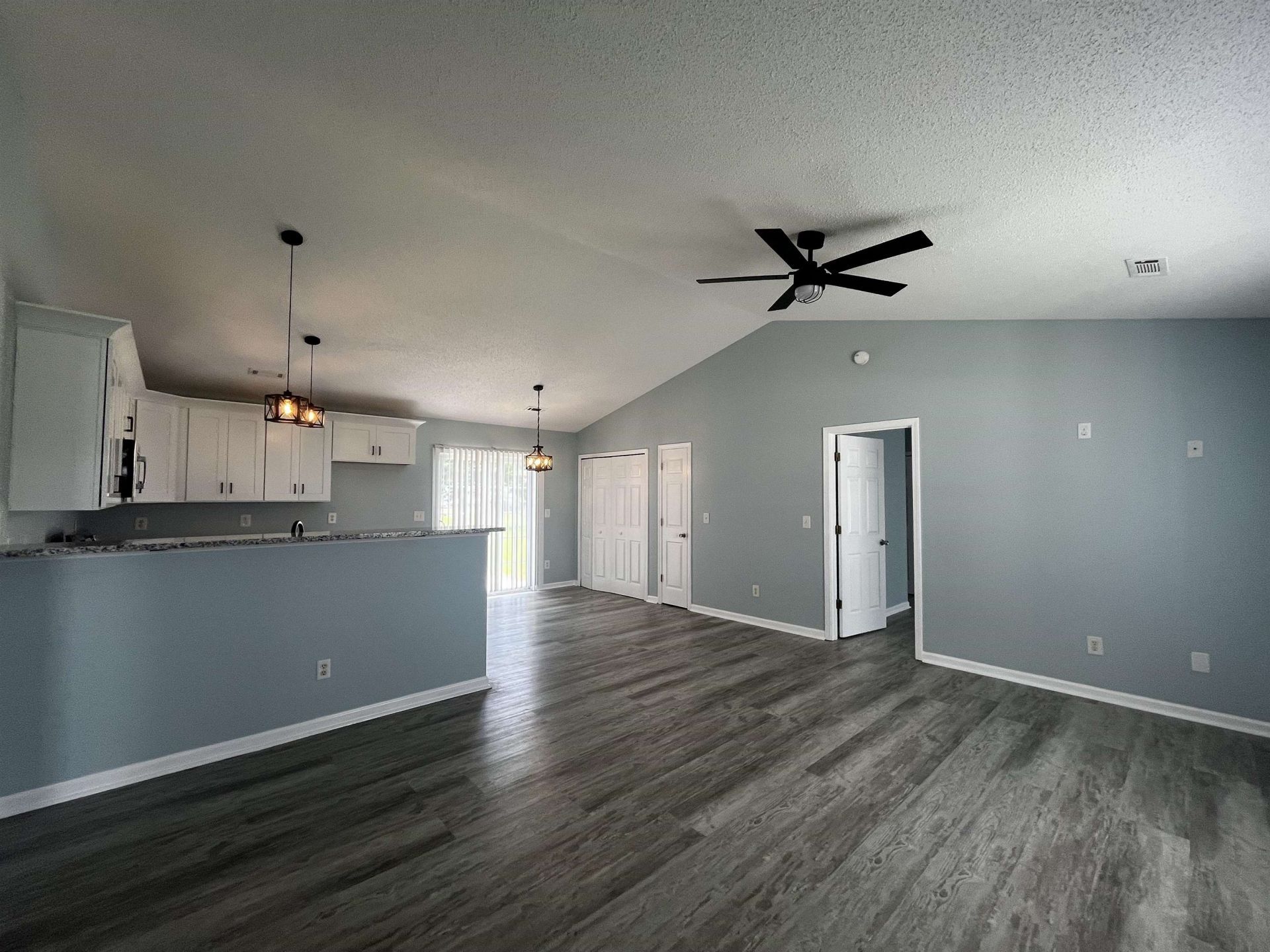 1204 Midvale Dr.  Photo 5