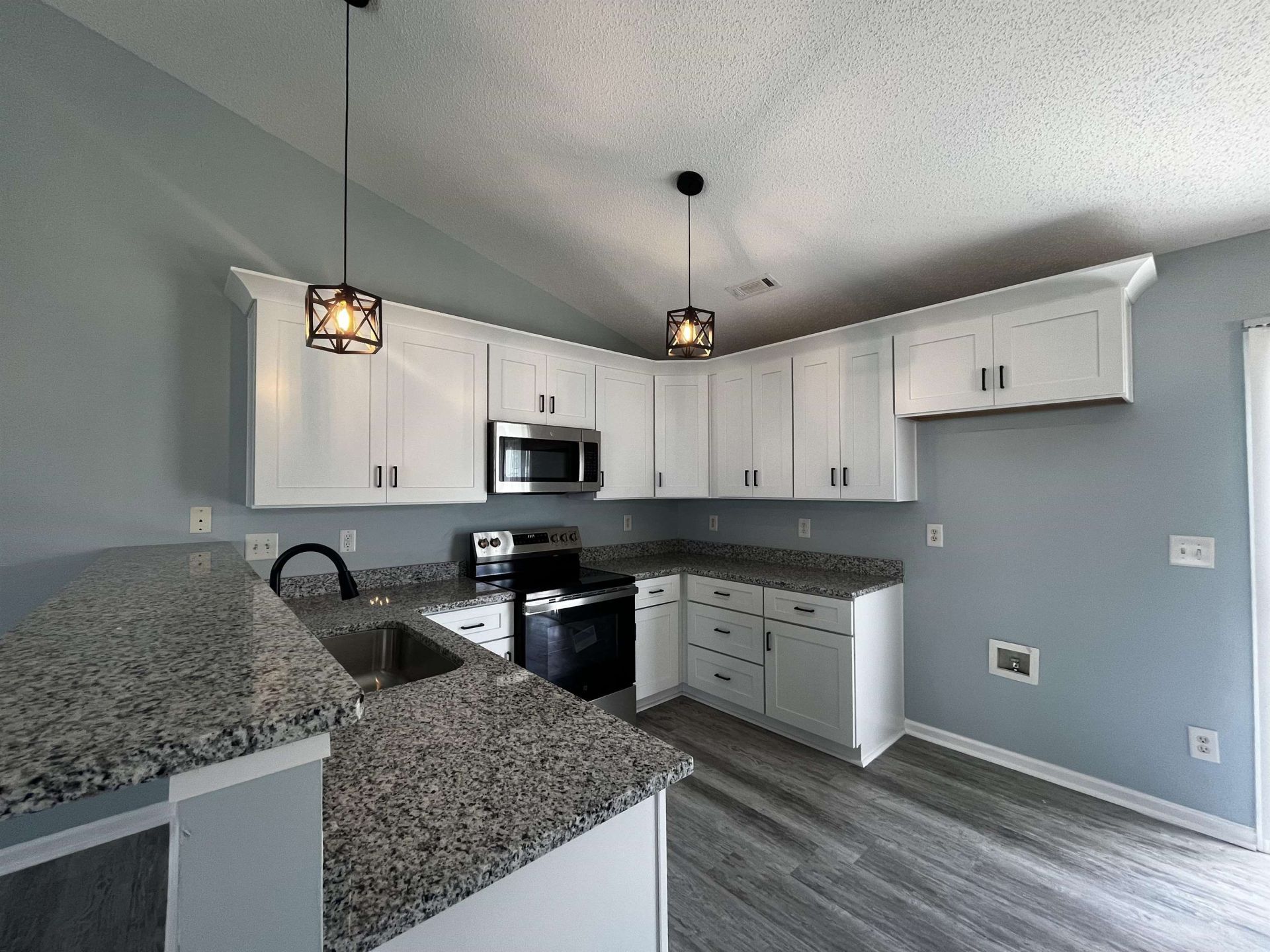 1204 Midvale Dr.  Photo 6