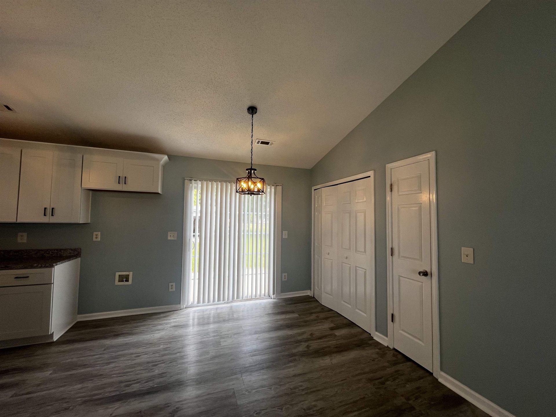 1204 Midvale Dr.  Photo 8
