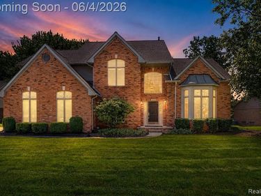 1297 Almond Drive, Troy, MI 48098