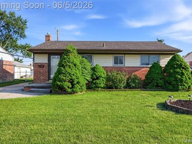 17968 Summer Lane S, Fraser, MI 48026