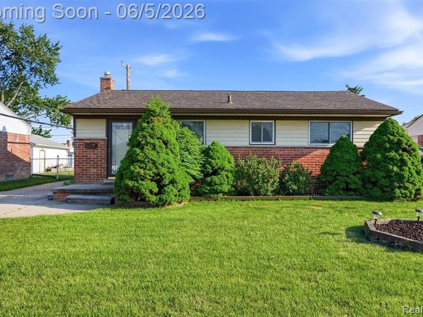 17968 Summer Lane S, Fraser, MI 48026