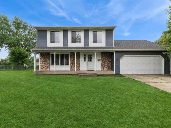 715 Newport N, Roselle, IL 60172