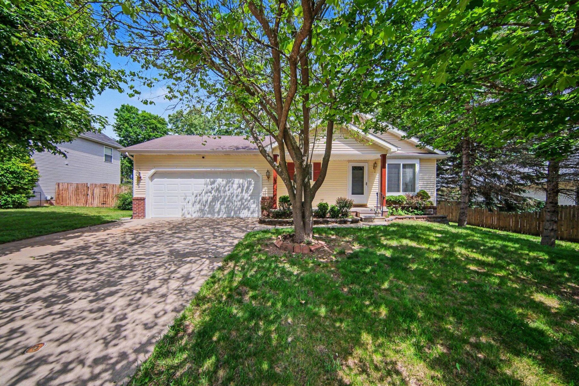 103 Ridgeview Court, Grass Lake, MI 49240 Main Photo