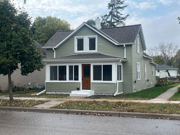 215 N Maple Street , Chaska, MN 55318