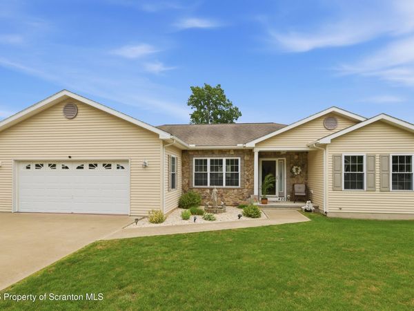 420 Callahan Drive, Jermyn, PA 18433