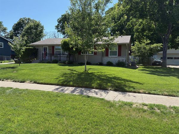 4500 71st Place , Urbandale, IA 50322