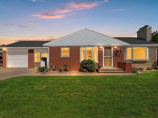 906 BLUEBIRD STREET, De Pere, WI 54115