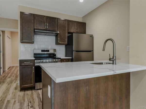 400 A New York Avenue , Unit 2, Huntington, NY 11743